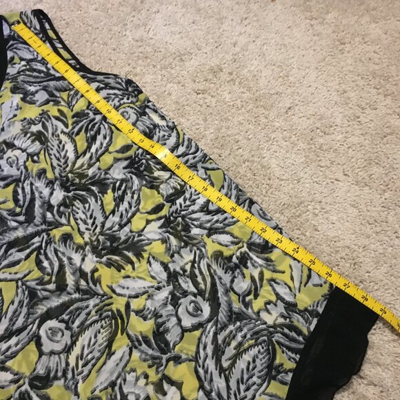 Flowy Floral Yellow, Black and White Handkerchief Hem V-Neck Top - Picture 14 of 15